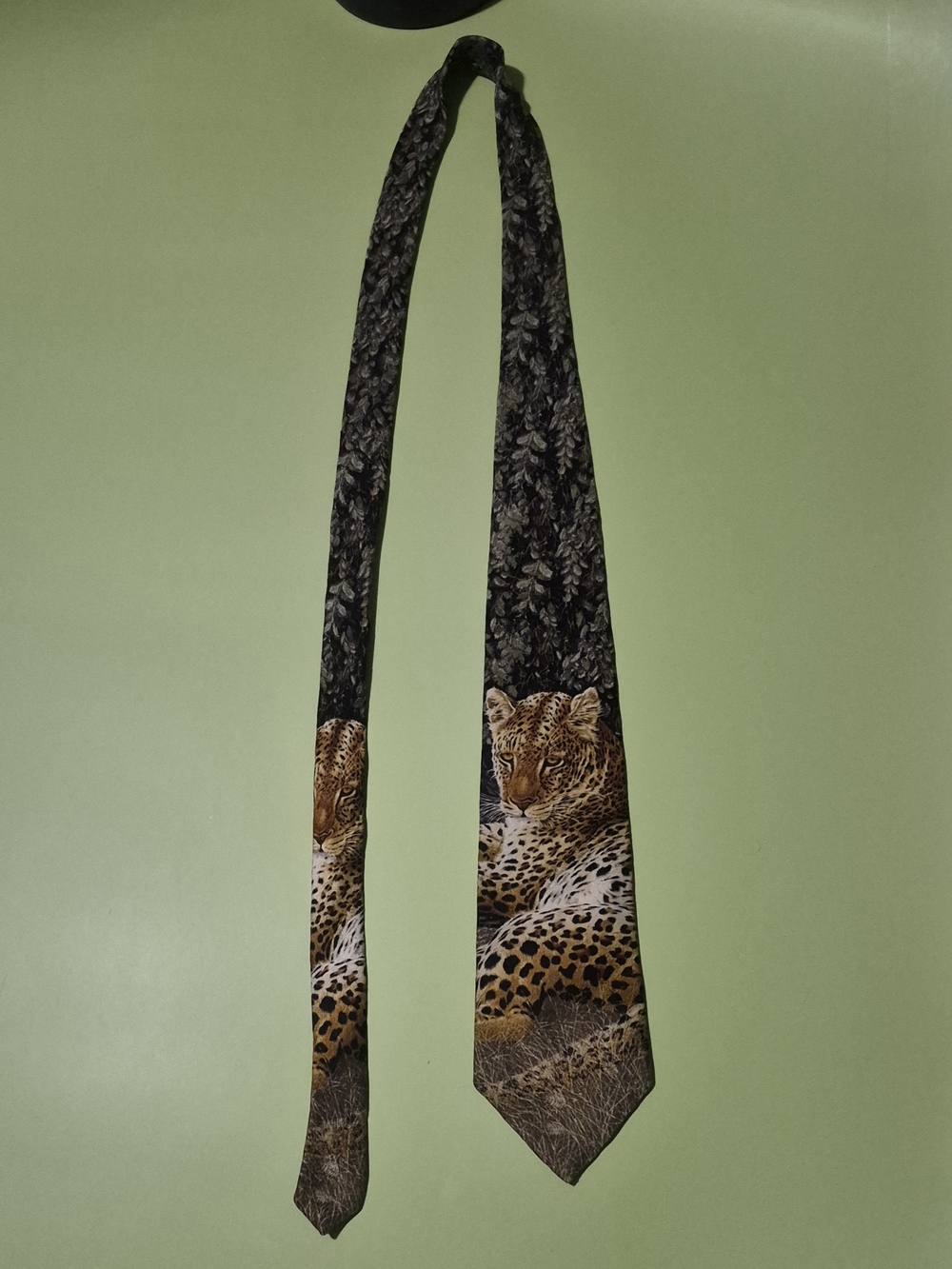 Leopard Print Silk Tie with Detailed Big Cat Motif - Picture 2 of 8